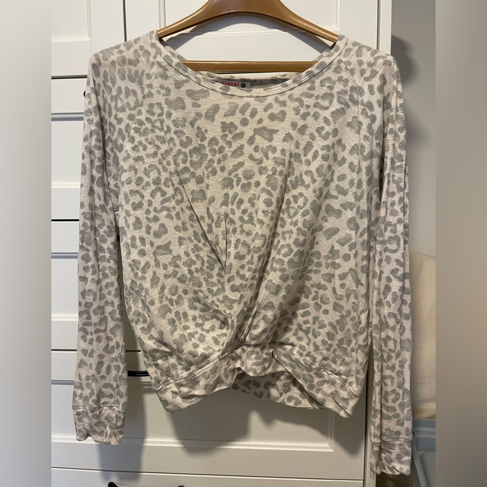 Size 0 Cheetah gray print top